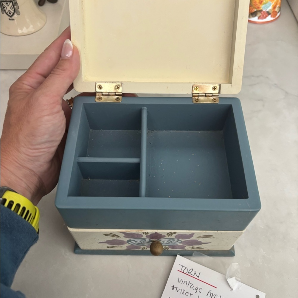 Vintage Arister Gift/jewelry box - hand painted - Picture 2 of 4